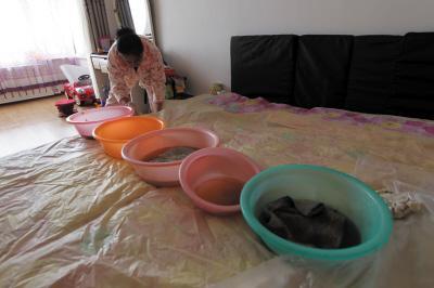 特克斯楼上漏水，住户失联，小区没物管，业主维权难！律师来支招……